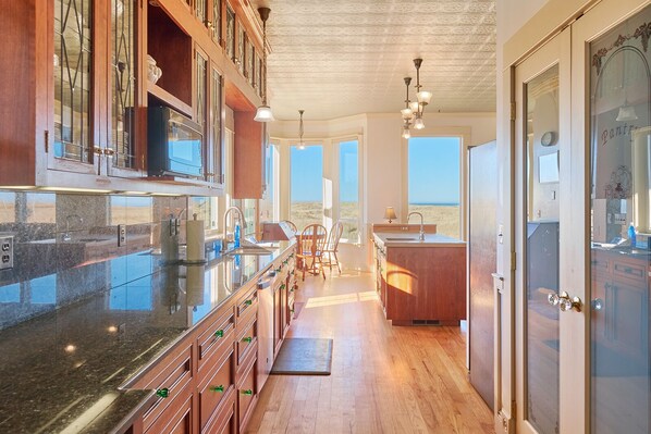 Fridge, microwave, dishwasher, coffee/tea maker