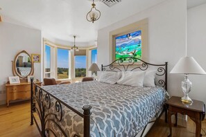 8 bedrooms, desk, iron/ironing board, travel cot