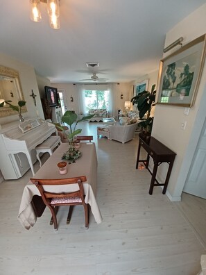 Interior - SIESTA KEY BEACH COTTAGE, 5 Minute walk to Sunset on the Beach (Siesta Key)