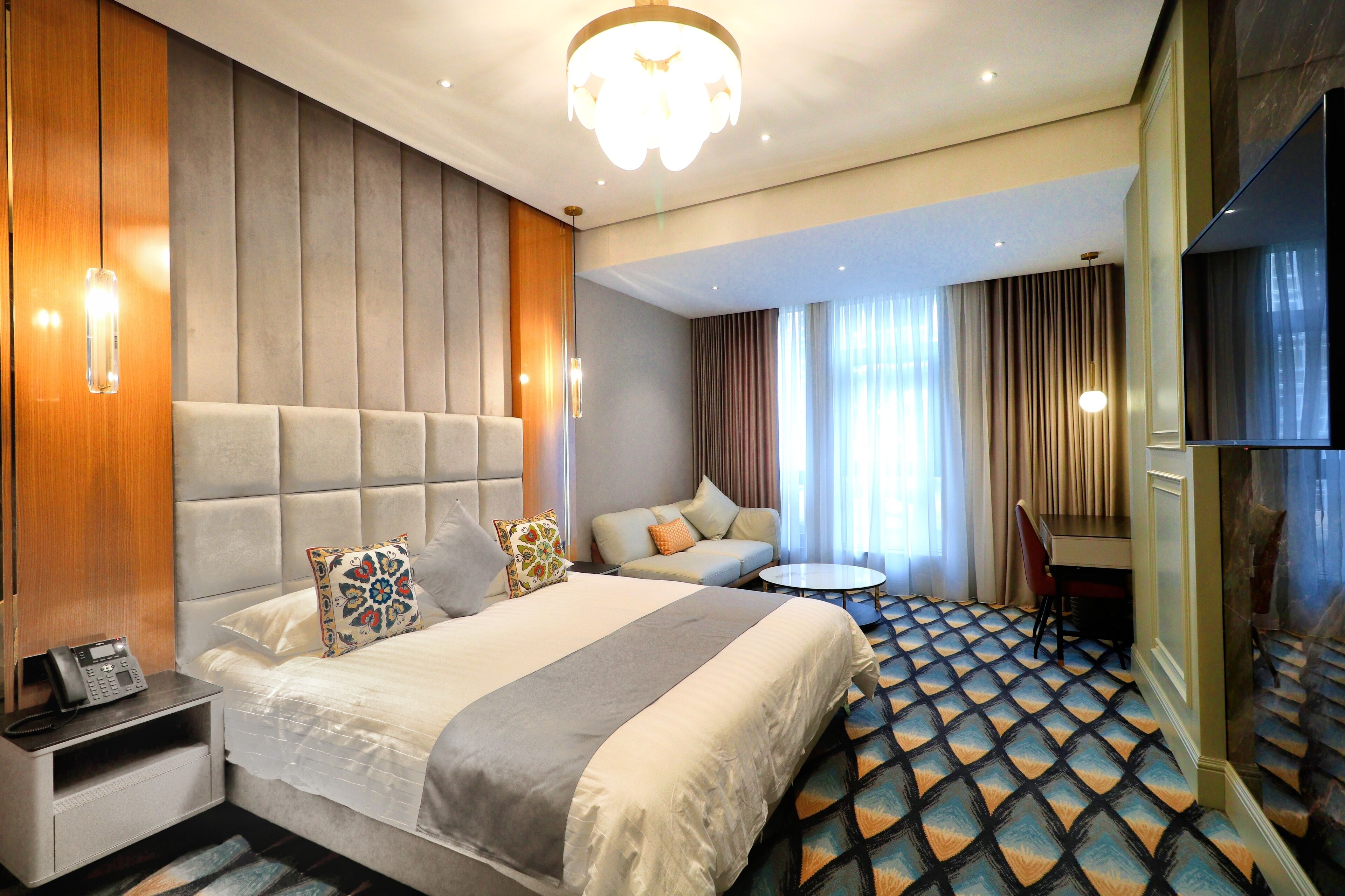 deluxe double room | minibar, in-room safe, soundproofing, iron/ironing board