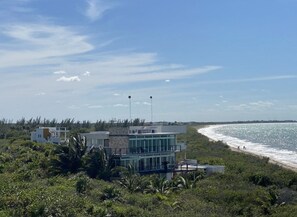 Exterior - Ocean Villa. 100feet from beach and private (Sisal)
