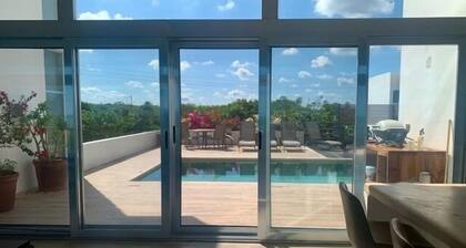Ocean Villa. 100feet from beach and private