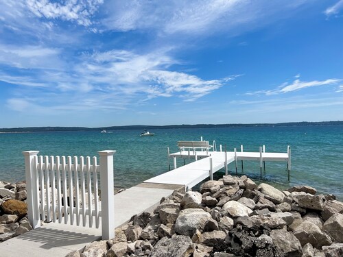 The Castle Cottage - 63 Beach - Weque - Private Lake Access