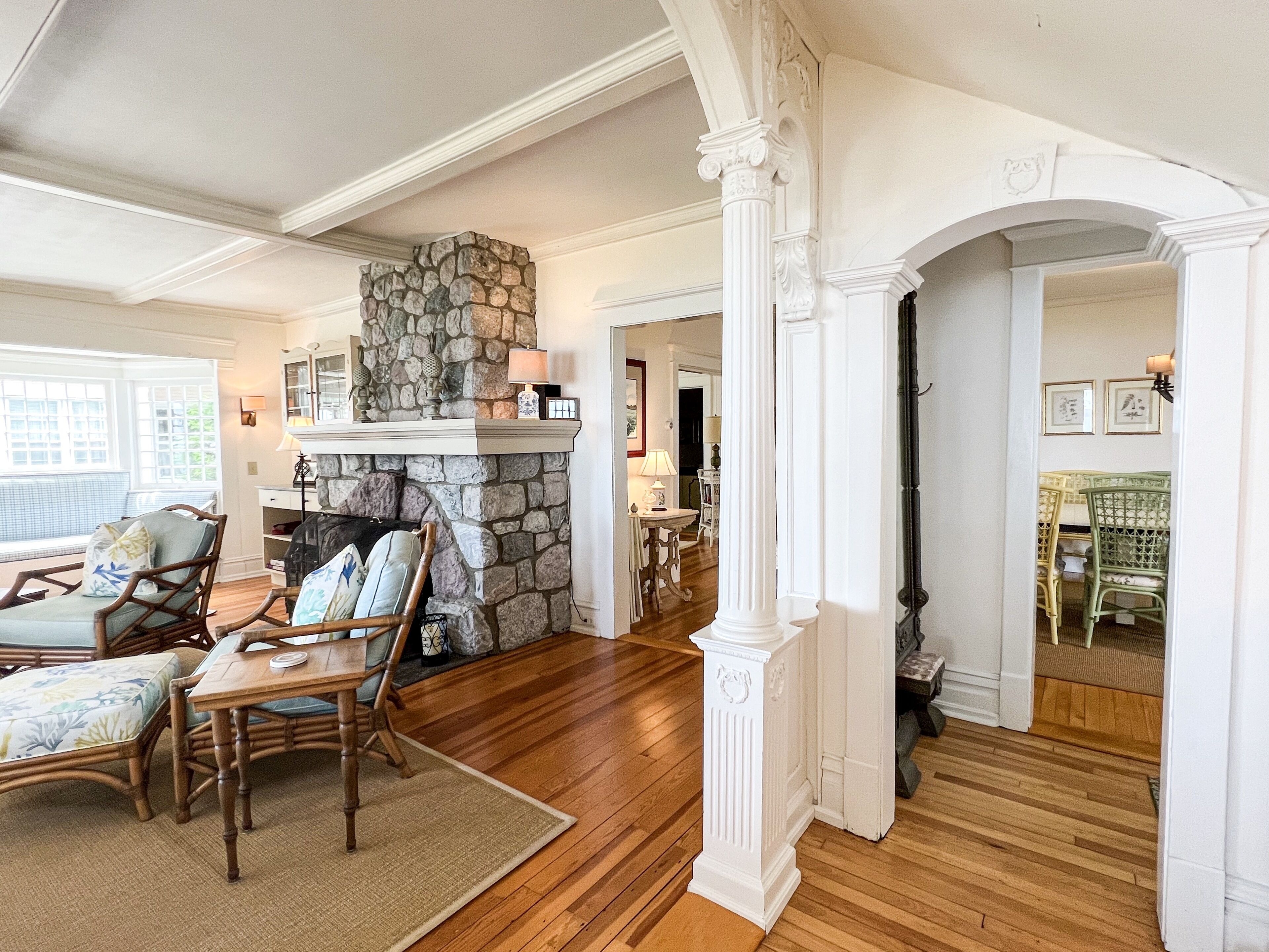 The Castle Cottage - 63 Beach - Weque - Private Lake Access - Petoskey, MI