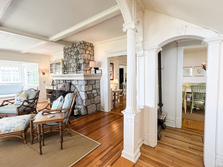 The Castle Cottage - 63 Beach - Weque - Private Lake Access - Petoskey, MI
