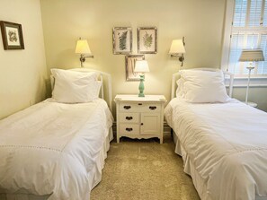 5 bedrooms, iron/ironing board, WiFi, bed sheets