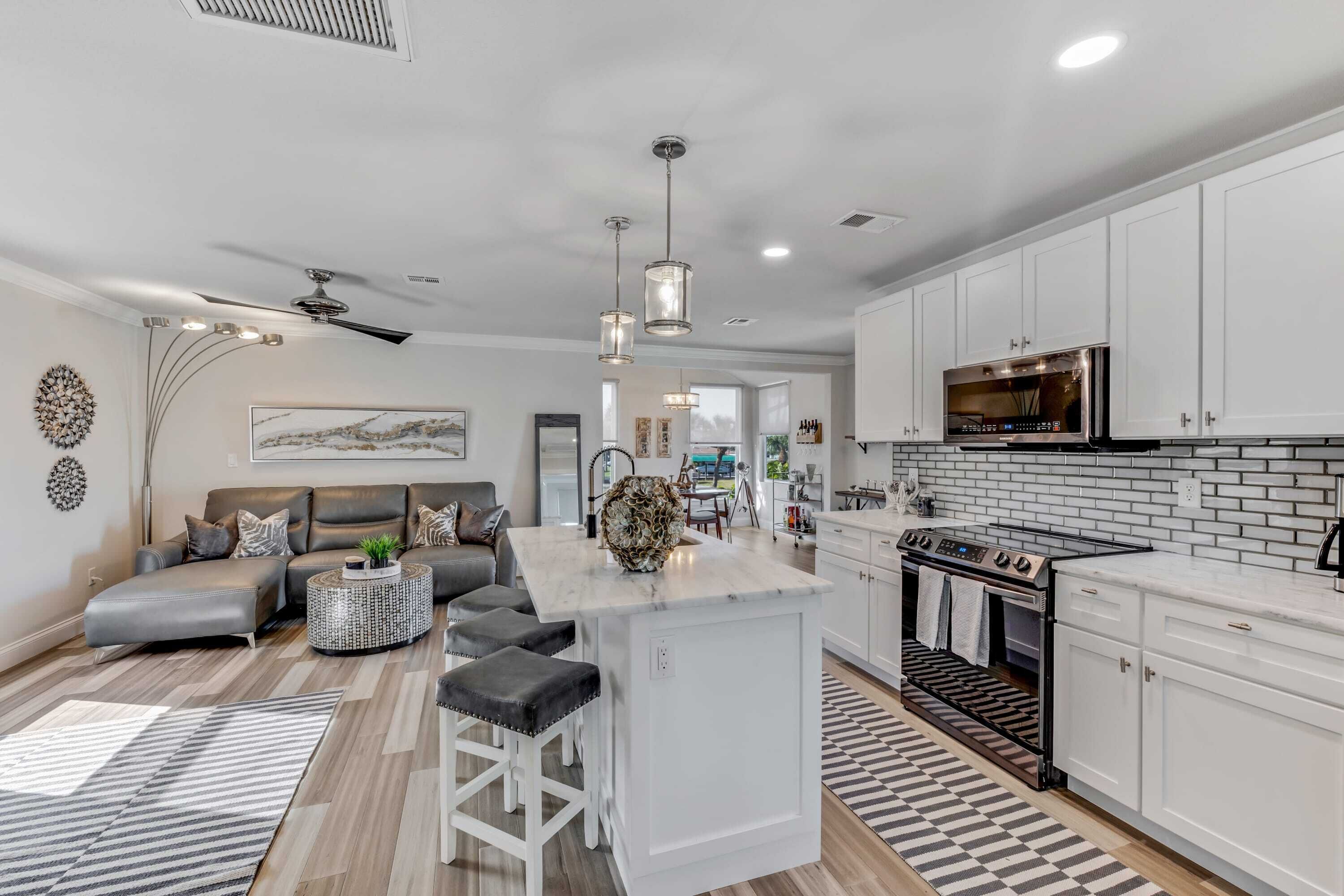 Canal Front Stilt Home: Waterfront Bliss