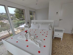 5 bedrooms, iron/ironing board, travel cot, free WiFi