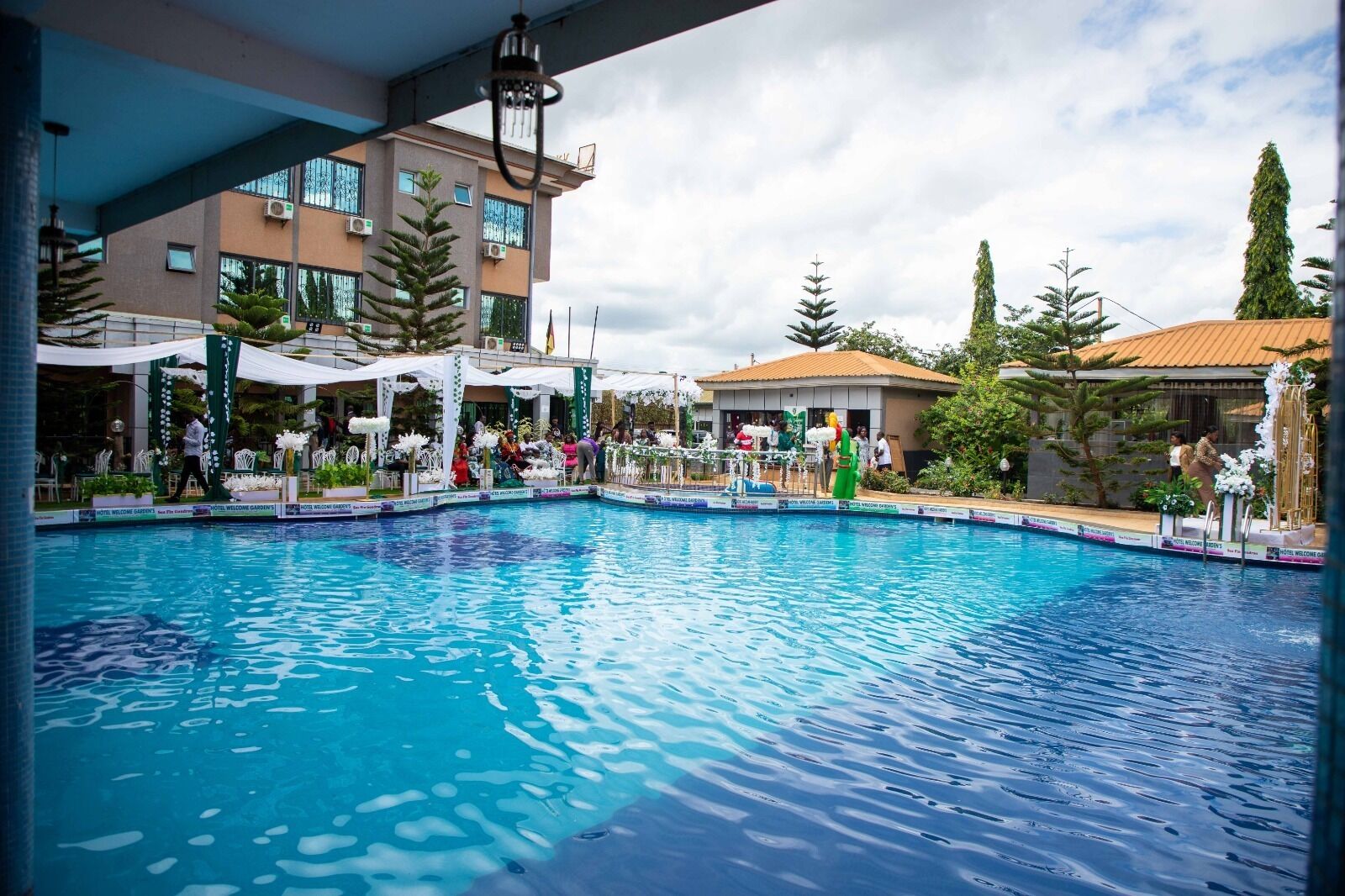 حمّام سباحة خارجي