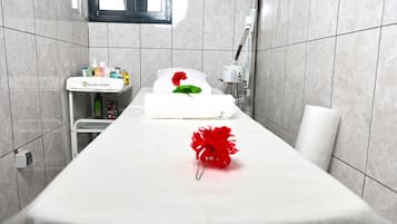 Sauna, hammam, soins corporels, massages sportifs, gommages corporels