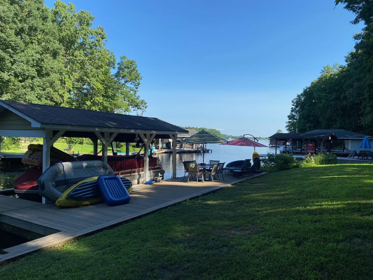 Adorable 3BR 2BA waterfront cottage with guest house,  "man cave" and more!