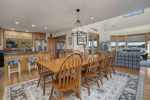 Dining - Egret's Cove | Bayfront Oyster Bay Retreat w/ Hot Tub, Screened Porch, Dock & Fenced Yard for Pets (Chincoteague Island)