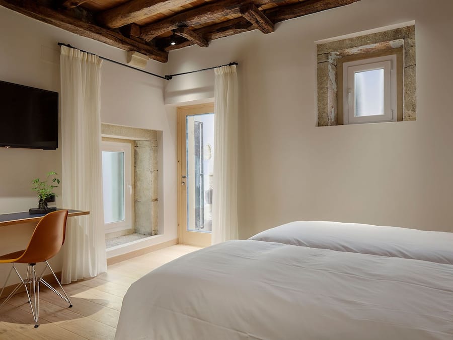 Studio Suite | Desk, laptop workspace, free WiFi, bed sheets