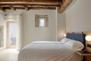 Studio Suite | Desk, laptop workspace, free WiFi, bed sheets - Donibanea (Pasaia)