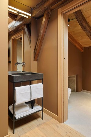 Superior Room | Bathroom