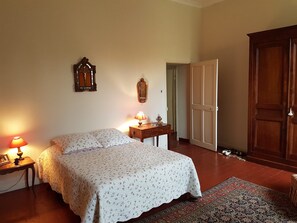 5 camere, ferro/asse da stiro, Wi-Fi, lenzuola
