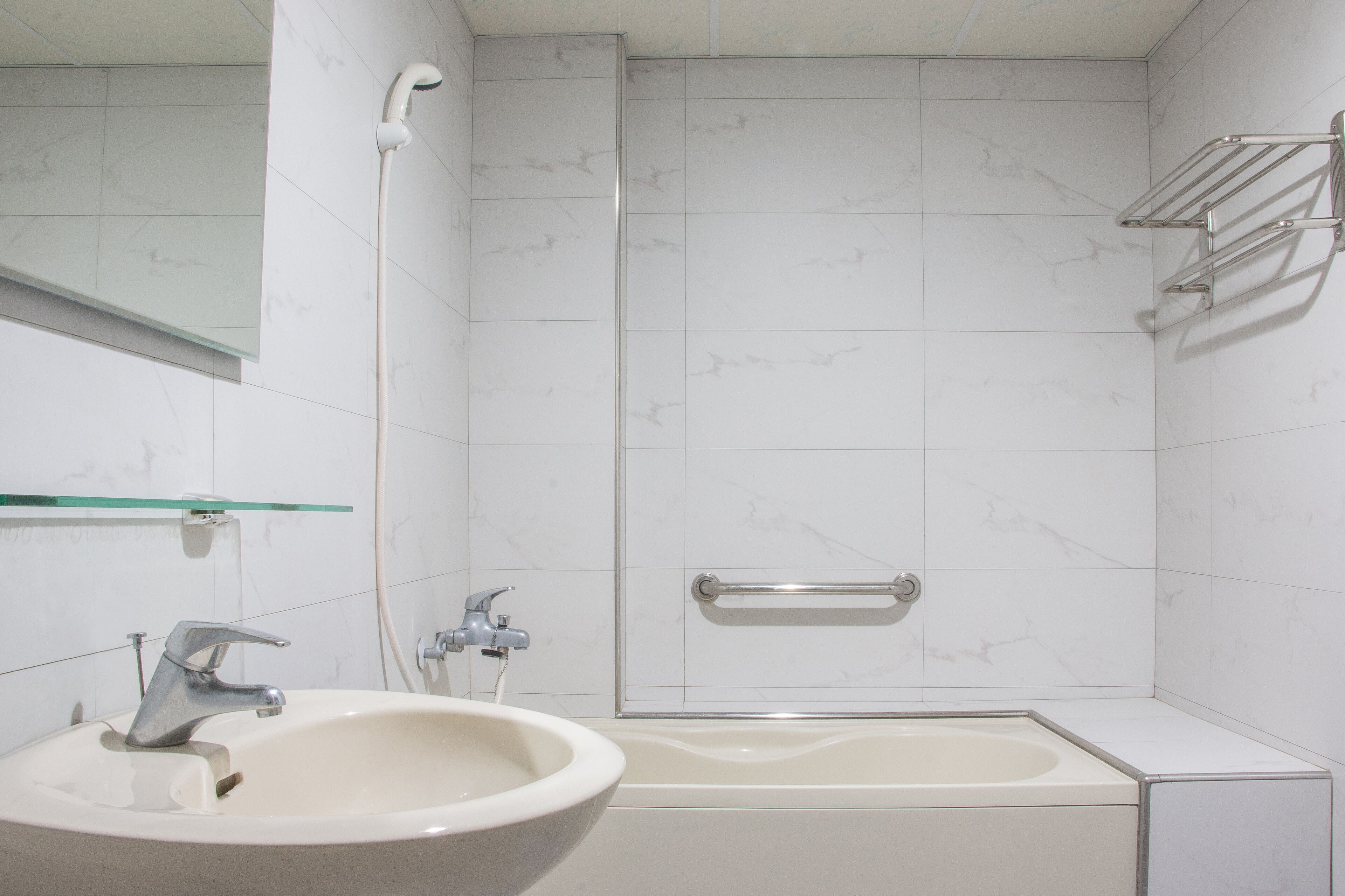 Bathroom | Combined shower/tub, spring water tub, rainfall showerhead