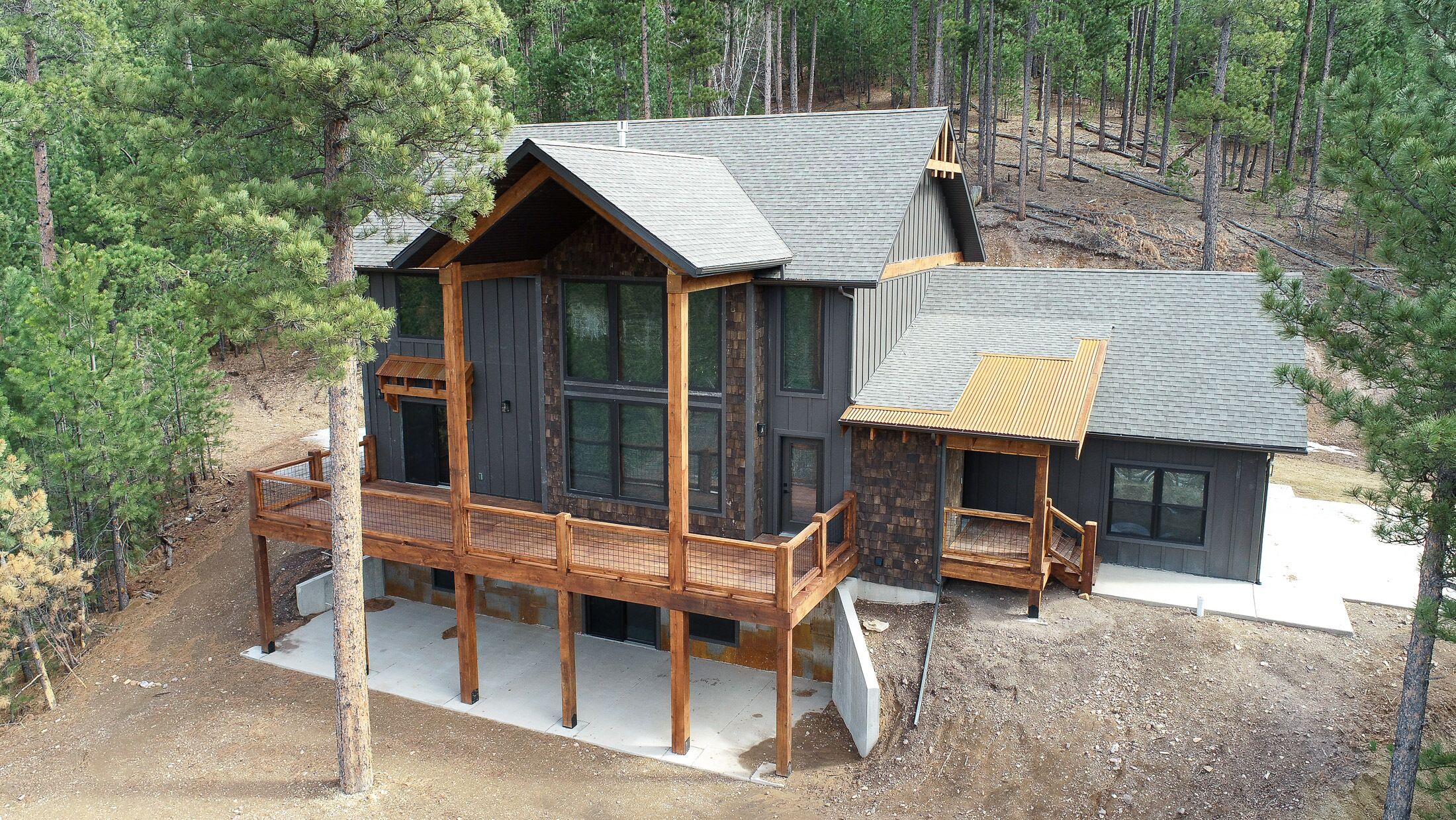 New, Secluded Lodge with Amazing Forest Views Wrap-Around Deck & Open Living