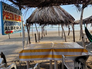 Beach nearby - immerse yourself in Mexican living. B. & B.  5 min. walk to beach ,Playa  Bonfil (Acapulco)