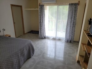 3 bedrooms, desk, free WiFi, bed sheets