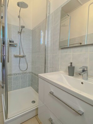 Shower, hair dryer, towels, soap