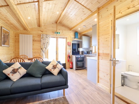 Cottage | Living room. Clover Lodge