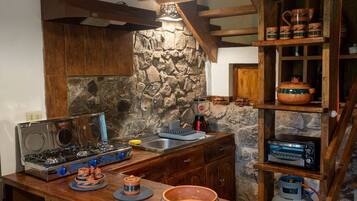 Micro-ondes, cafetiĂšre/bouilloire