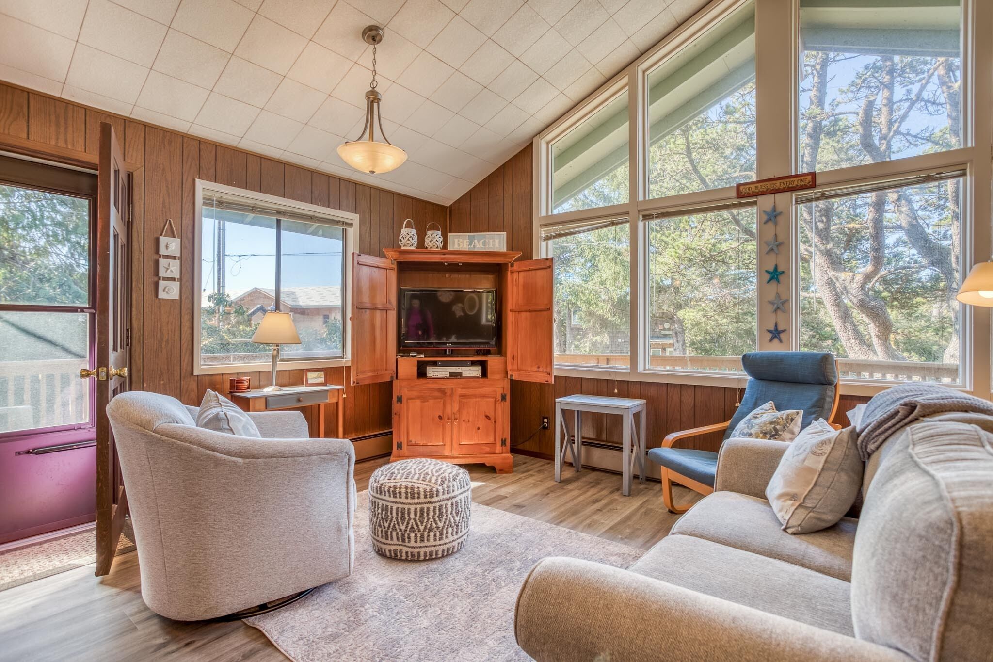 Cheery Cabin 3 Minutes to the Beach Near Downtown Manzanita Will Charm You! The