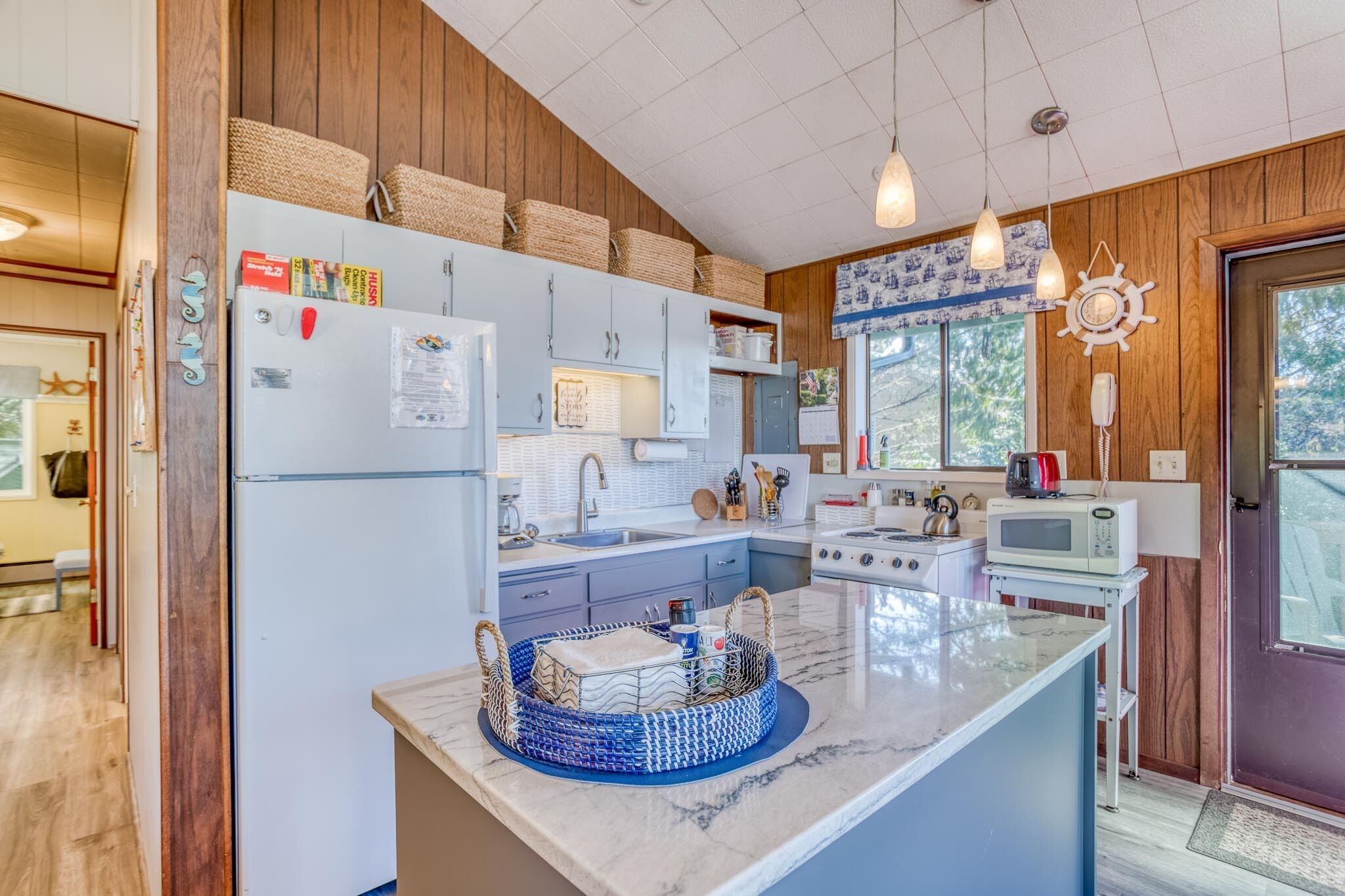Cheery Cabin 3 Minutes to the Beach Near Downtown Manzanita Will Charm You! The