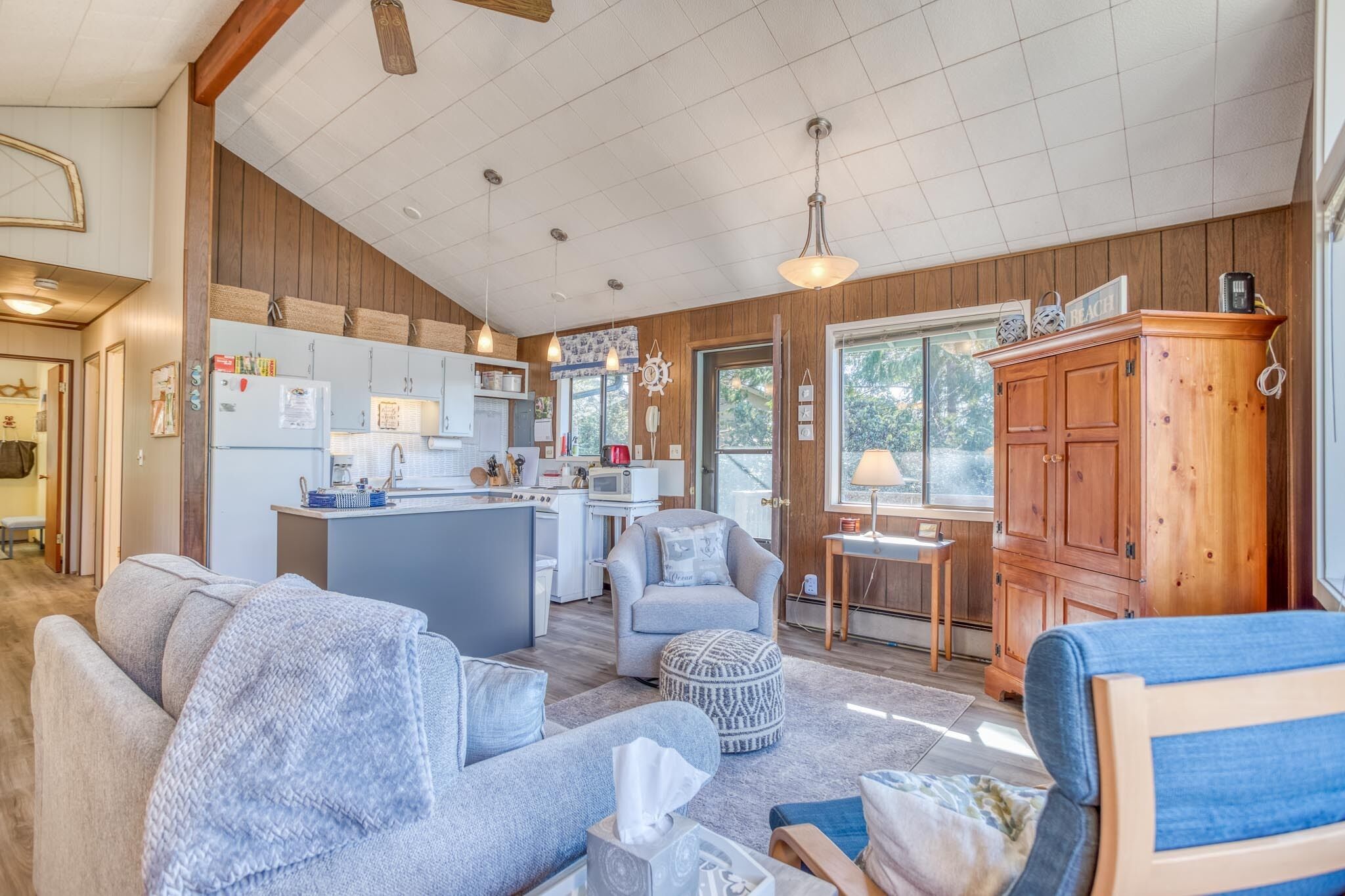 Cheery Cabin 3 Minutes to the Beach Near Downtown Manzanita Will Charm You! The