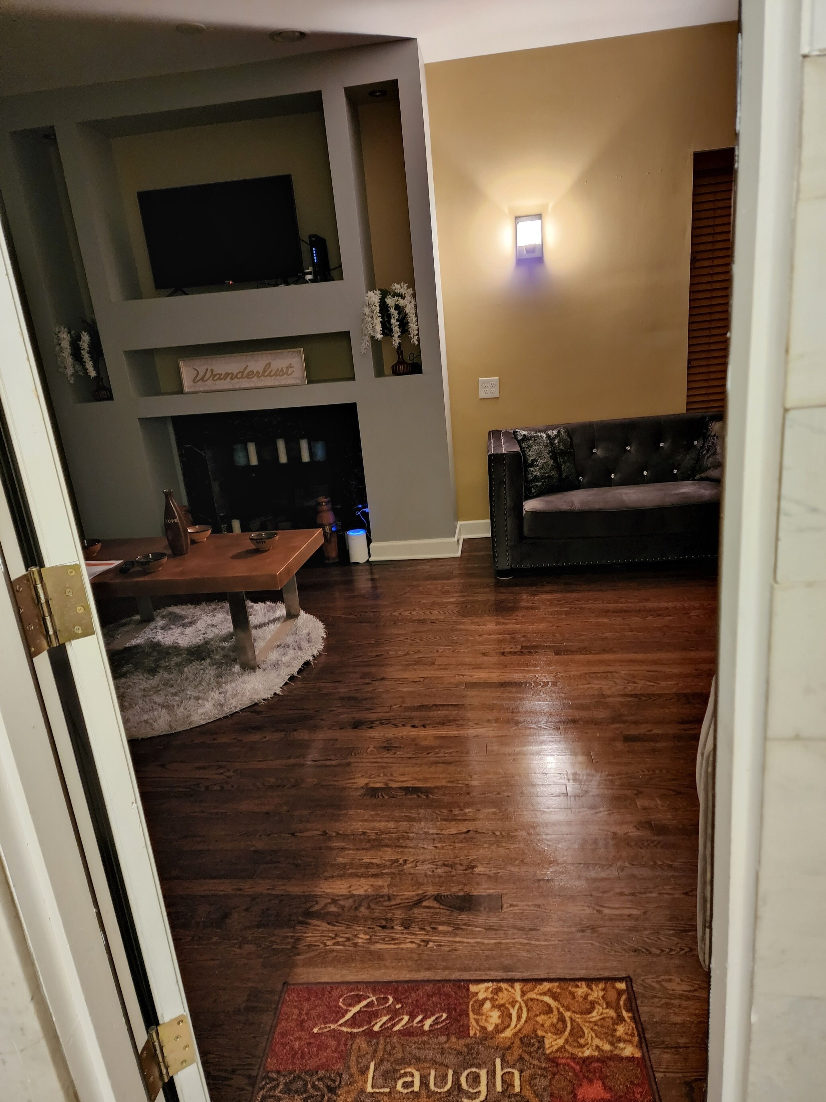 BEAUTIFUL 4/20 FRIENDLY 2 BEDROOM DUPLEX IN SIZZLING SOUTH SHORE