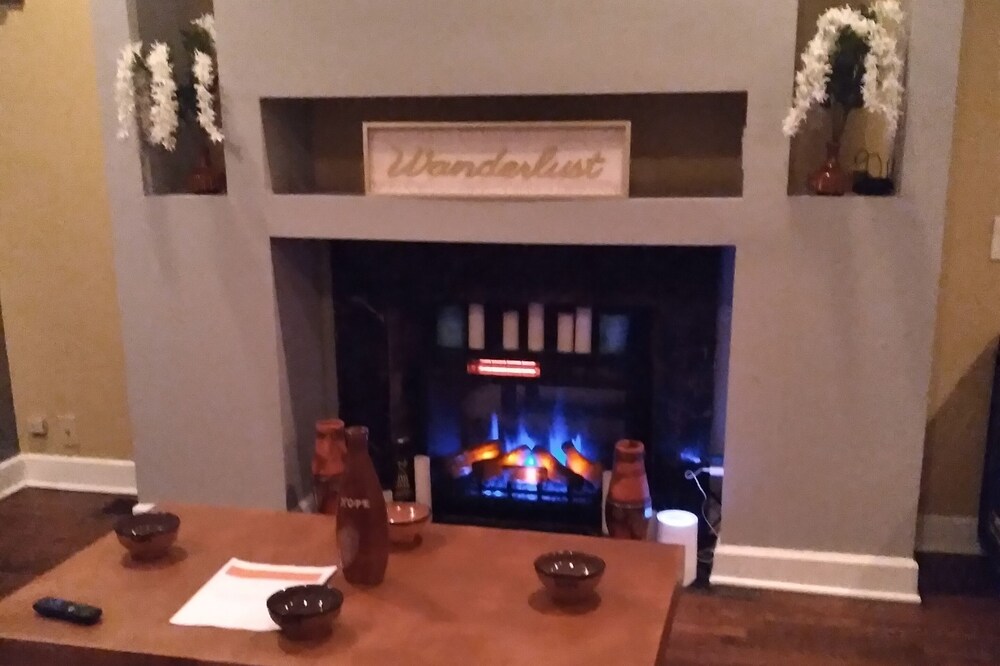 BEAUTIFUL 4/20 FRIENDLY 2 BEDROOM DUPLEX IN SIZZLING SOUTH SHORE