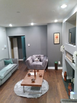 Smart TV, fireplace, table tennis