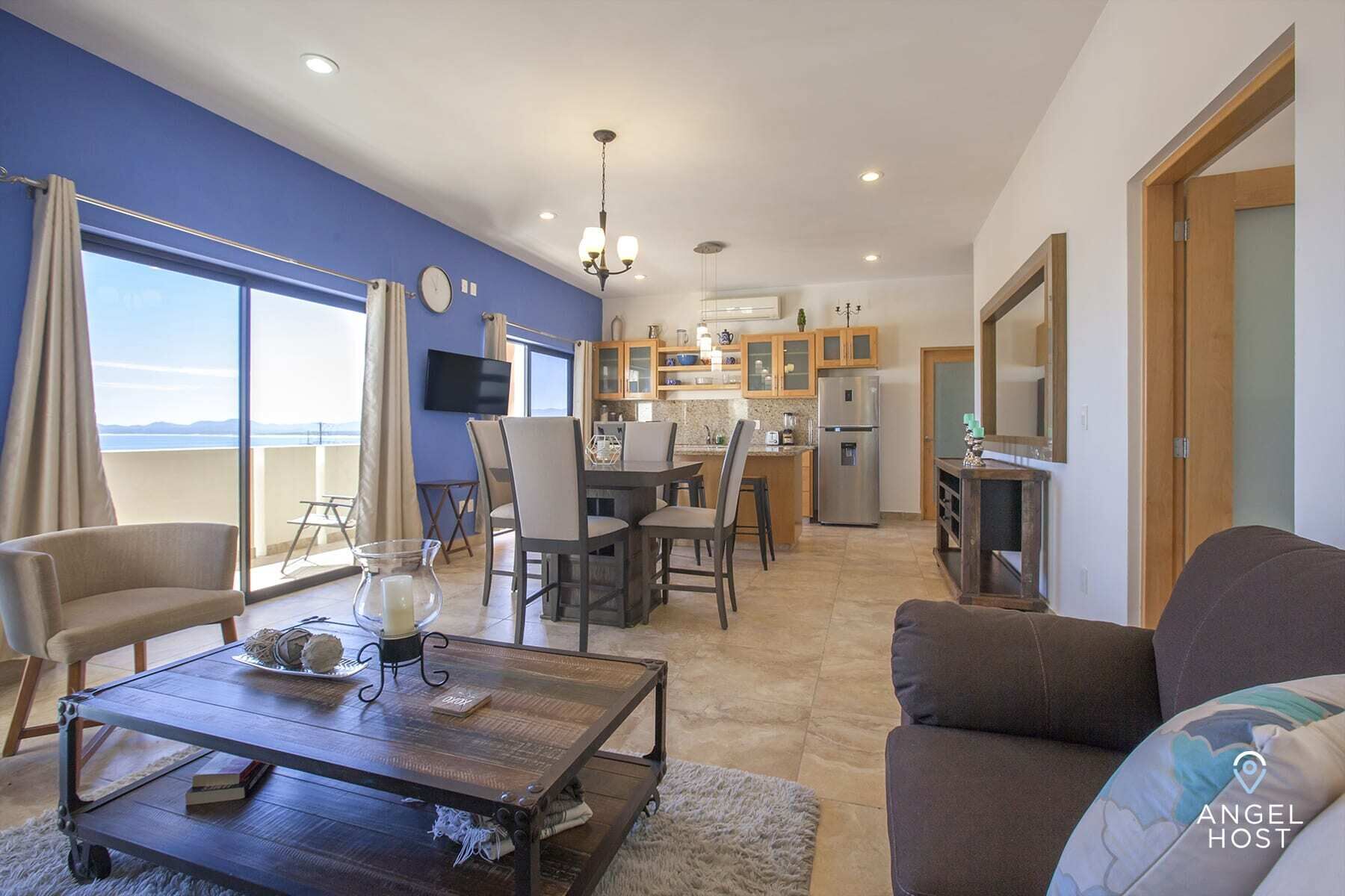 Oceanview Space, Steps to Beach plus Pool onsite!