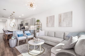 Smart TV, stereo - Designer Condo with Deeded Beach Access, Community Pools, Bikes, and Pickleball! (Santa Rosa Beach)