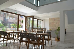 Pool views - IADES (Kassandra)