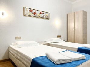 Standard Twin Room | Desk, laptop workspace, free WiFi, bed sheets - QUL-Khadisha (Astana)