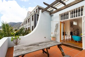 Property grounds - Safe, Light and Bright Home Just Off Kloof Street (Cape Town)