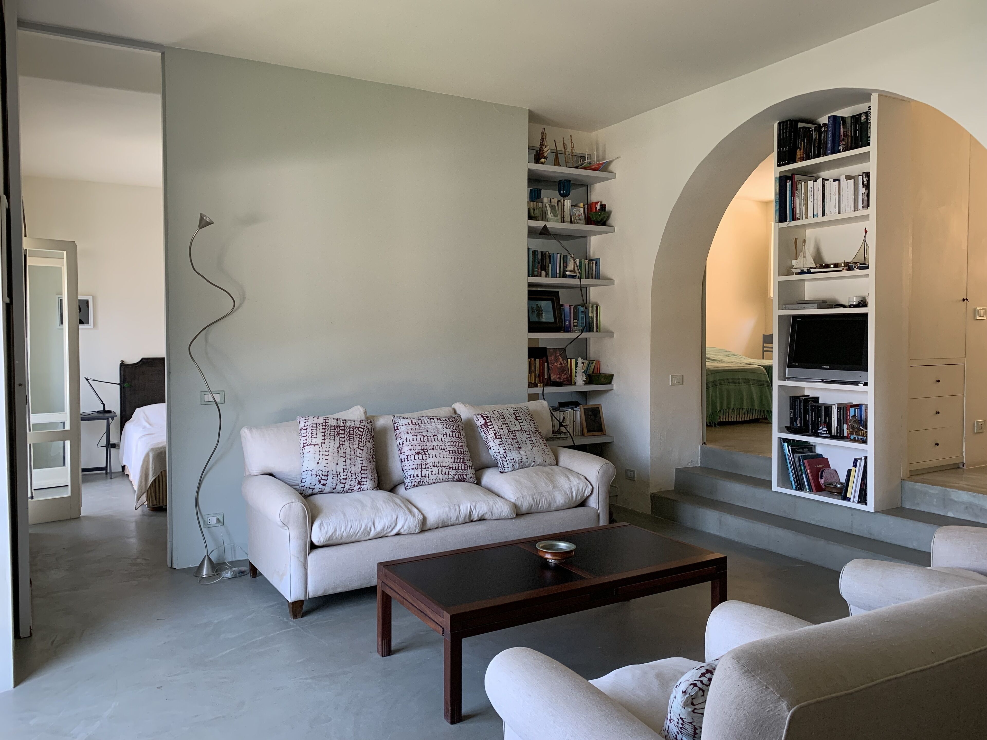 DVD-spiller og bøker