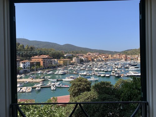 Old Country Sea View Apartment