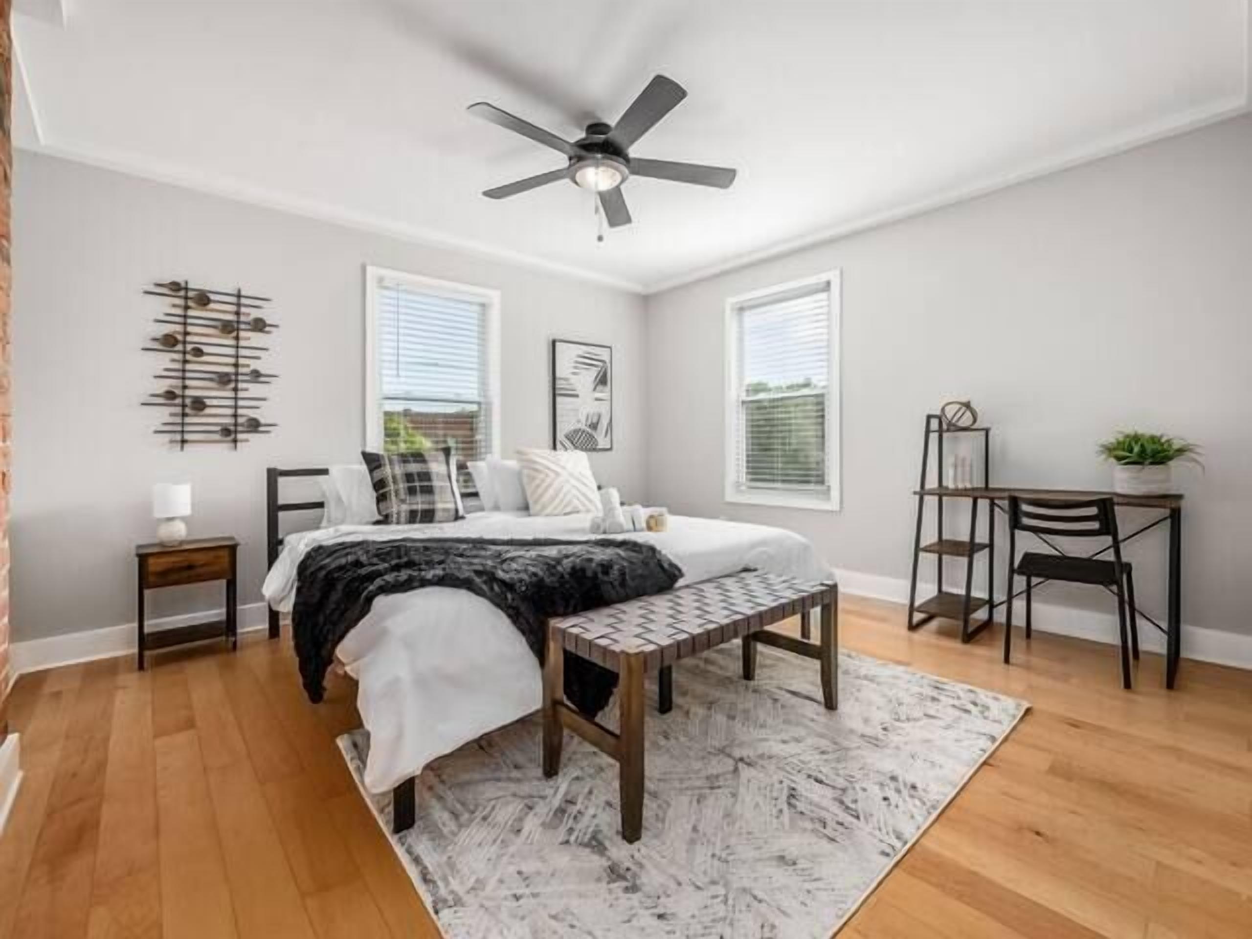 NEW & BEAUTIFUL ITALIAN VILLAGE HOME l FREE PARK