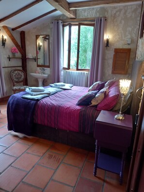 3 bedrooms, iron/ironing board, travel crib, free WiFi