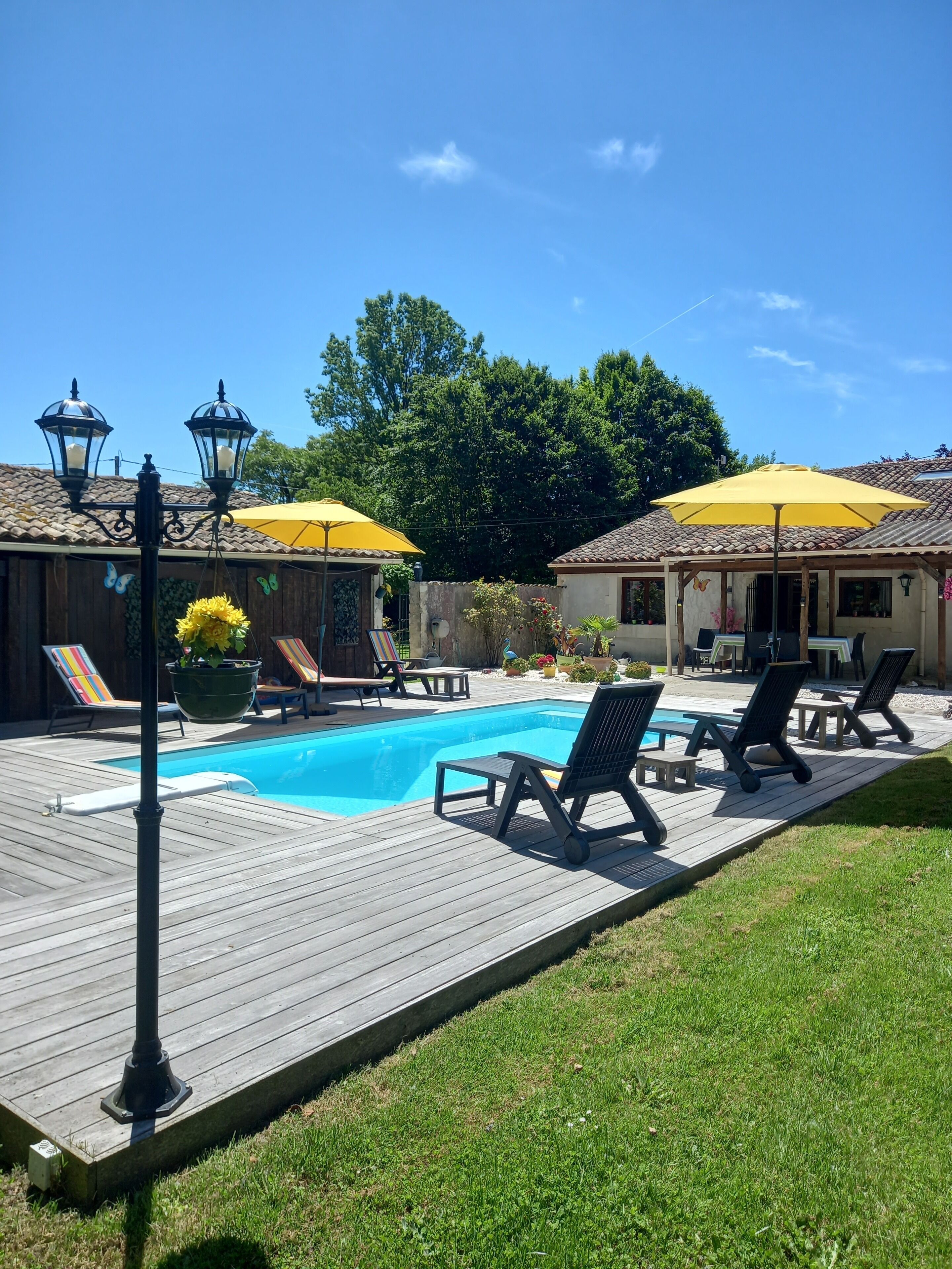 Alberca al aire libre y alberca climatizada