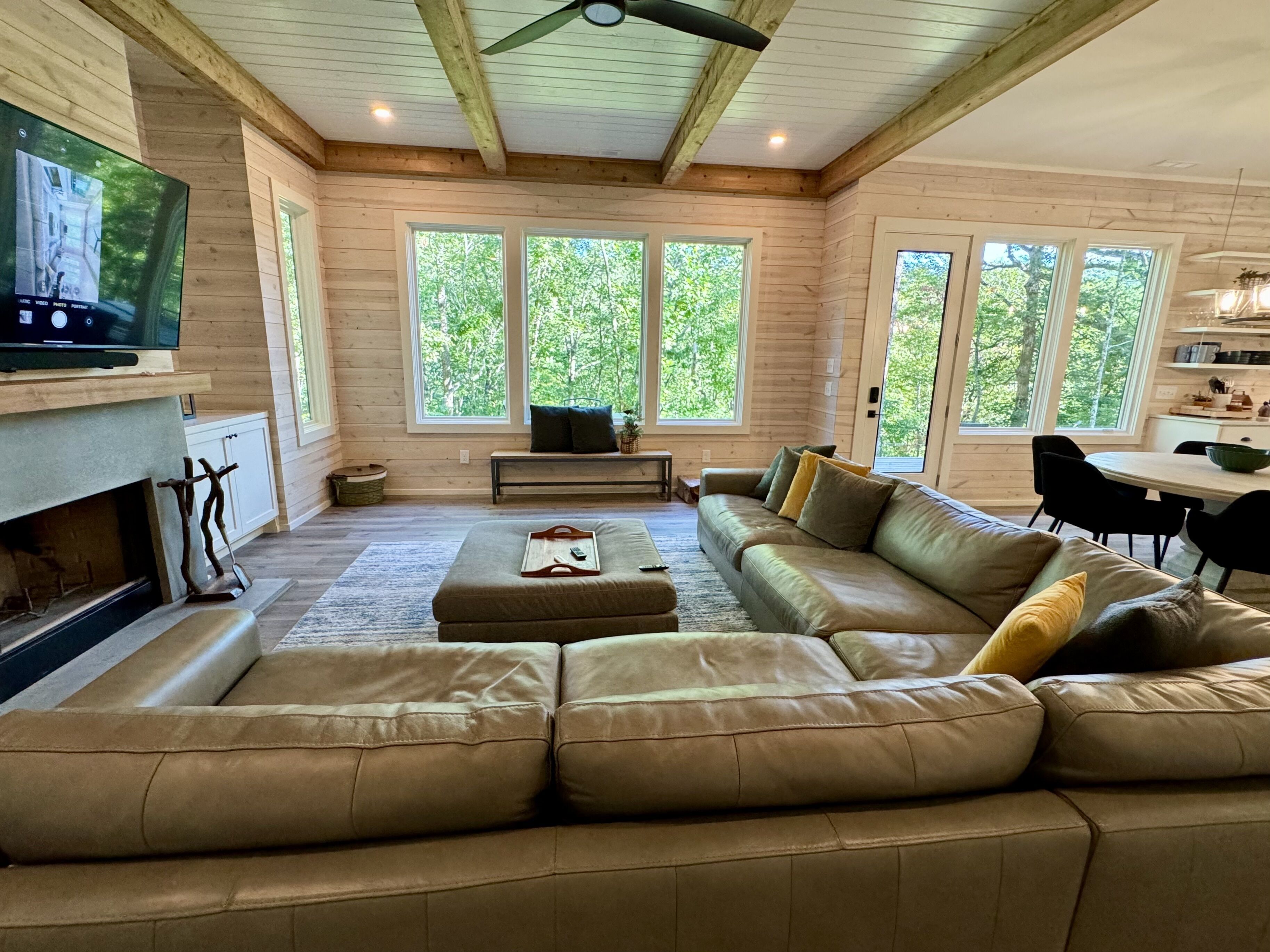 New Mountainside Retreat, 3/3 en-suite, mins to downtown Clayton