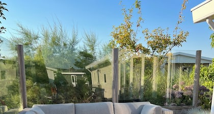 LUXURY CHALET FOR 5 PEOPLE WITHIN WALKING DISTANCE OF THE SEA AND BEACH