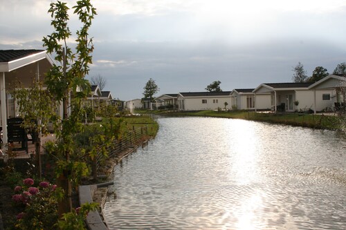 LUXURY CHALET FOR 5 PEOPLE WITHIN WALKING DISTANCE OF THE SEA AND BEACH