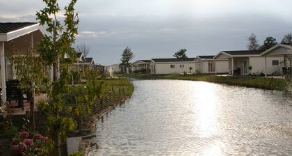 LUXURY CHALET FOR 5 PEOPLE WITHIN WALKING DISTANCE OF THE SEA AND BEACH