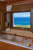 Apartamento, 2 quartos, vista parcial para o mar (Split Level) | Cozinha privada | Geladeira grande, micro-ondas, fogão, torradeira