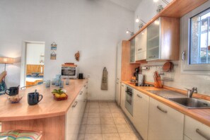 Kühlschrank, Mikrowelle, Ofen, Geschirrspüler