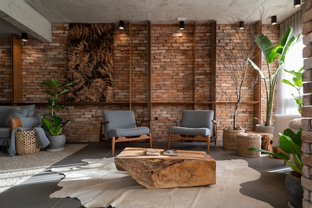 Lobby lounge